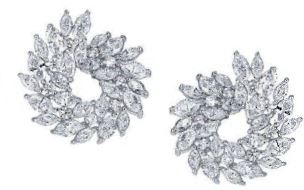 “When else do you get to be dripping in diamonds?” says the bride, of her wedding day earrings from Verstolo. verstolo.com PRODUCT PHOTO COURTESY OF BRANDS
